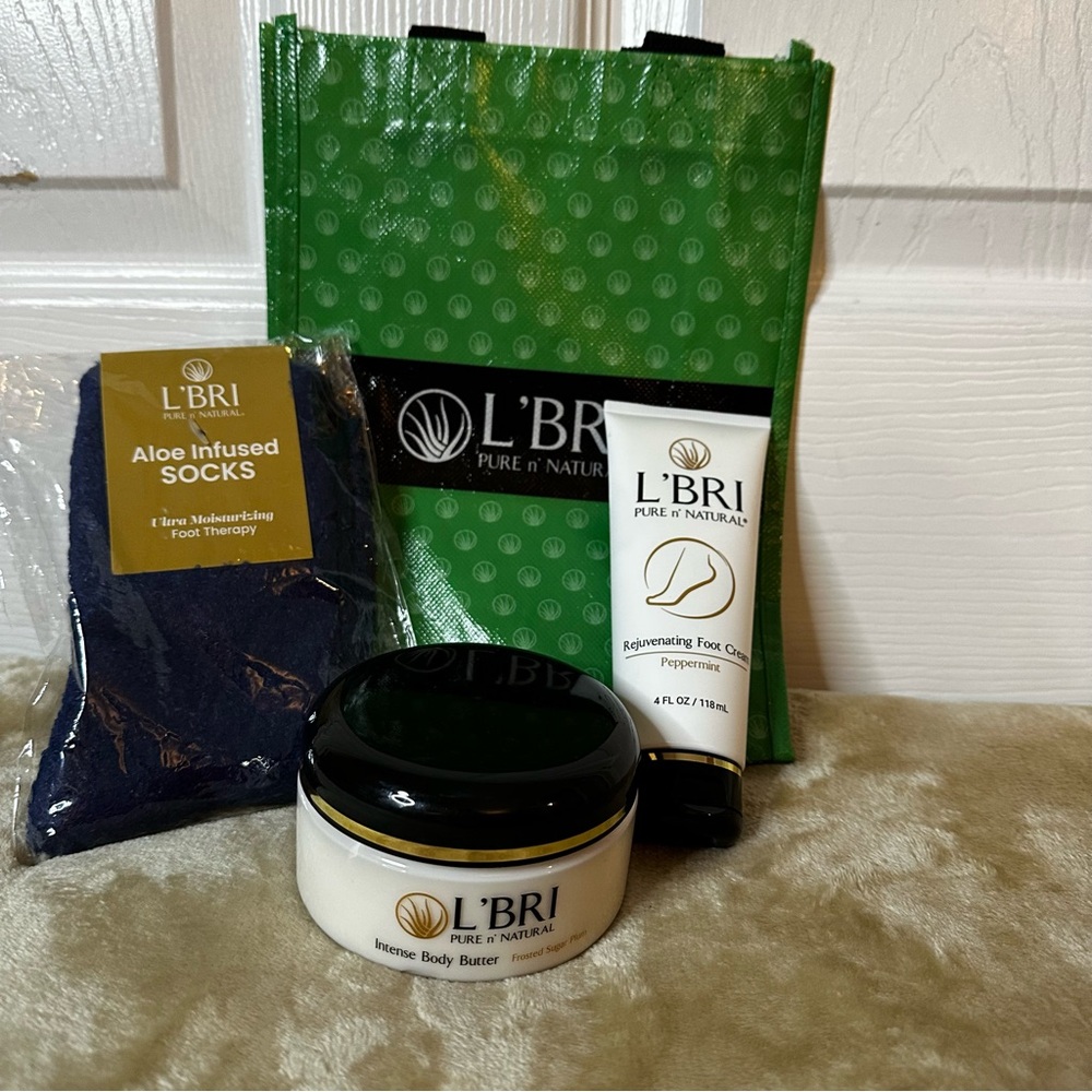 L’BRI Pure n’ Natural Rejuvenating Foot Cream w/Aloe Infused Socks & Body Butter